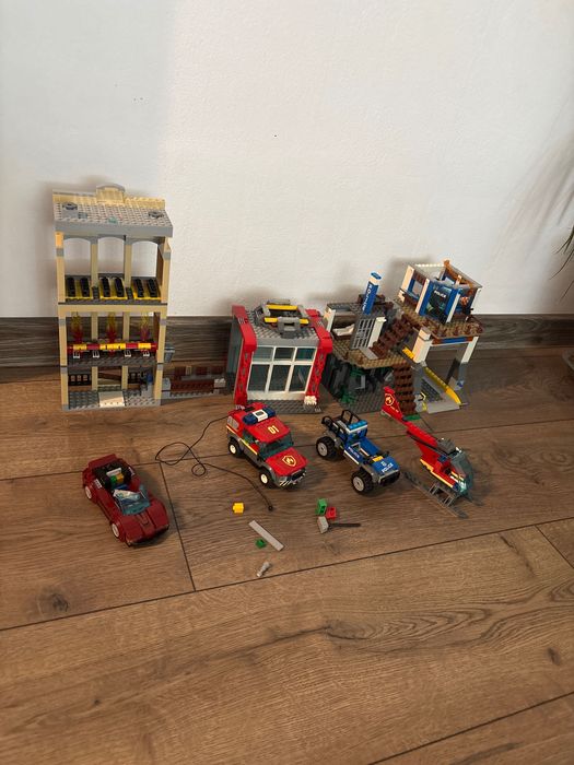 Vând piese Lego