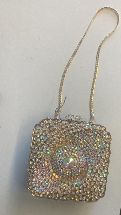 Ектравагантна чантичка