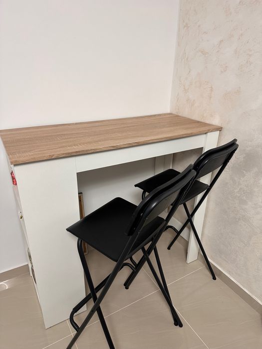 Bar cu 2 scaune 500 ron