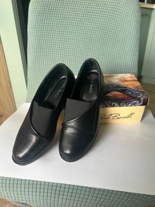 Черни ниски обувки