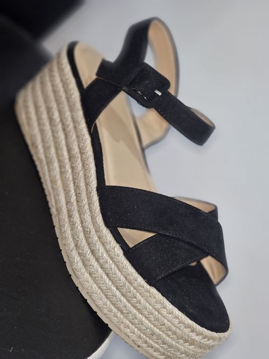 Sandale cu platforma