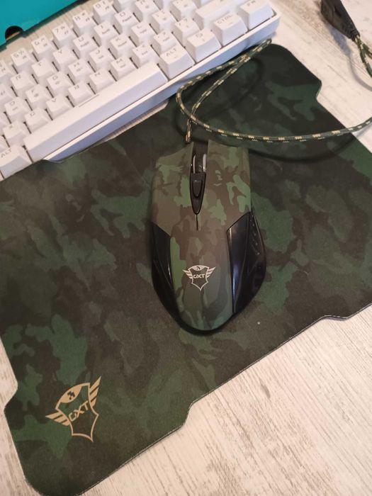 Tastatură Mecanică Leaven K28 (RGB/BT) + Mouse & Pad Camo cadou