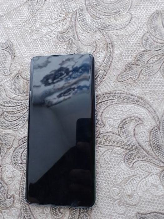 Xonor x 9 c bor 8 ga 256tali Holati ideal holatda 15 kun bo'lldi