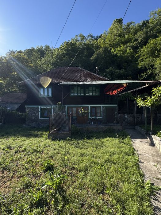 Casă cu teren de vânzare Petrila