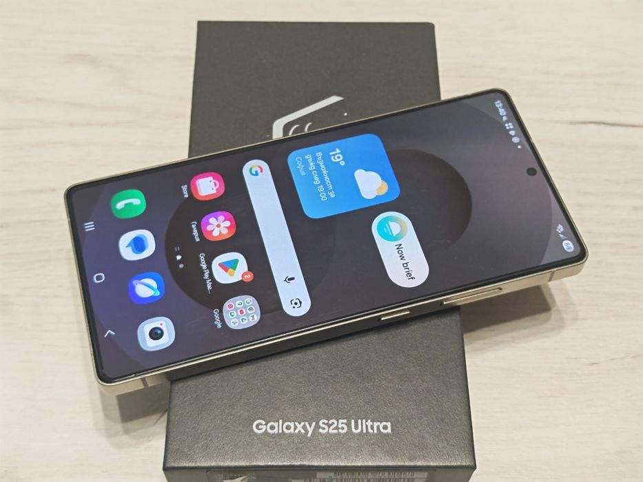 Перфектен Samsung Galaxy S25 Ultra 256 GB Гаранция