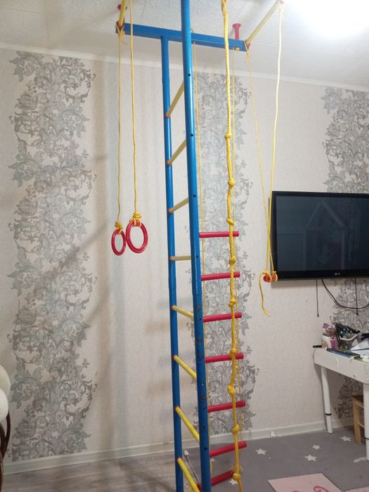 Детская спортивная стенка