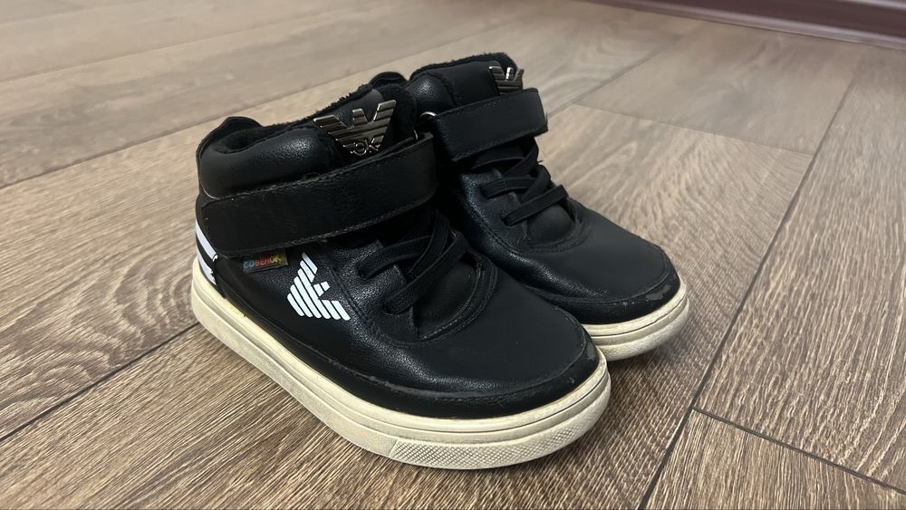 Продам осенние ботинки