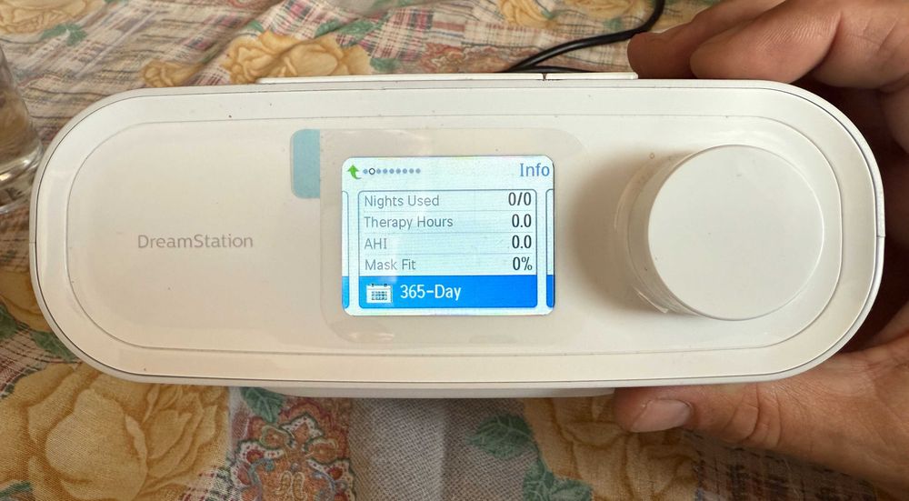 Aparat apnee Philips respironics dreamstation cu aplicatie pe mobil