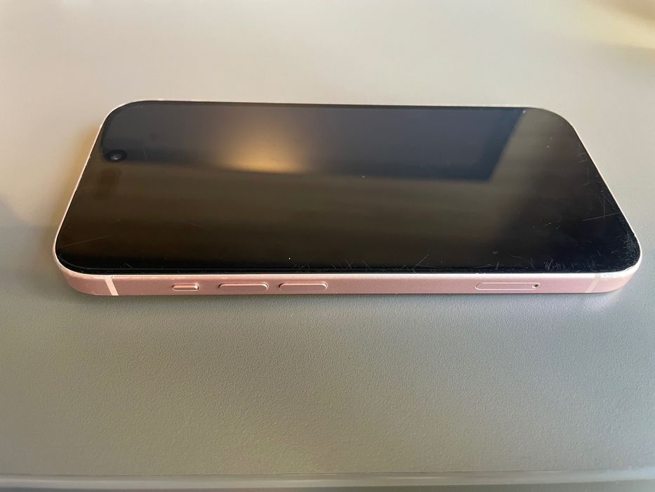 iPhone 15 – Pink (128GB)