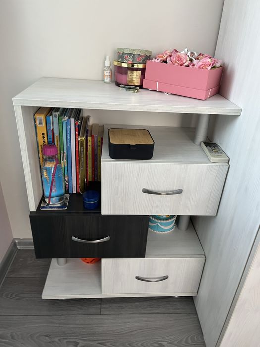 Шкафче, правено по поръчка.