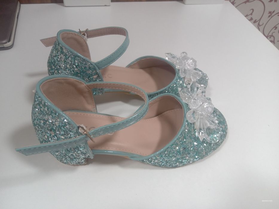 Продавам детски обувки 32 номер