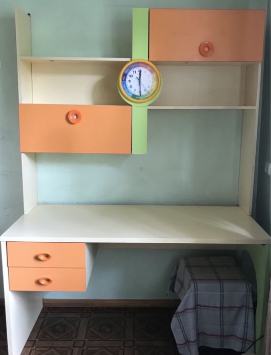 Письменный стол продам.