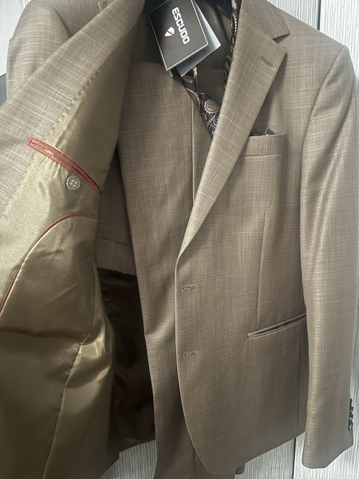 Costum Escudo Elegant
