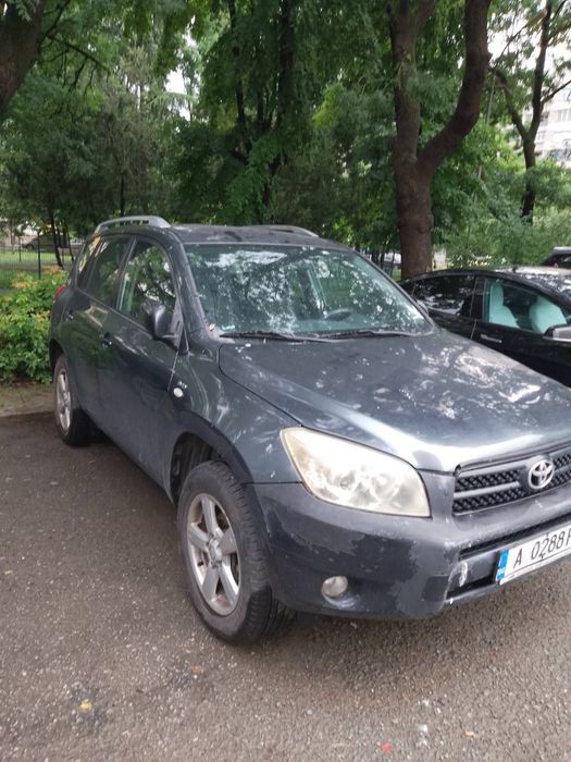 Продава RAV 4 с шум в двигателя