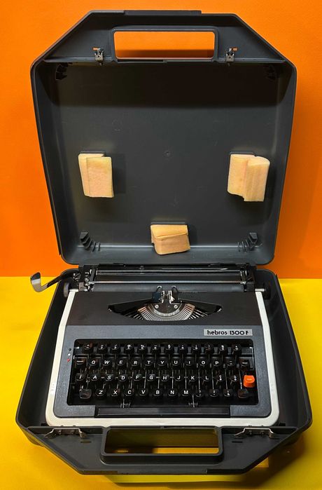 Чисто нова Пишеща Машина Хеброс 1300 F клавиатура Латиница  Обслужeна