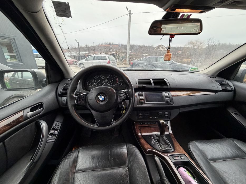 Dezmembrez bmw x5  e53