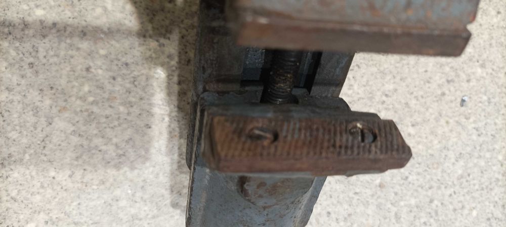 Менгеме за стойка ХОБИ - 5   менгеме за монтаж на маса малко . Се