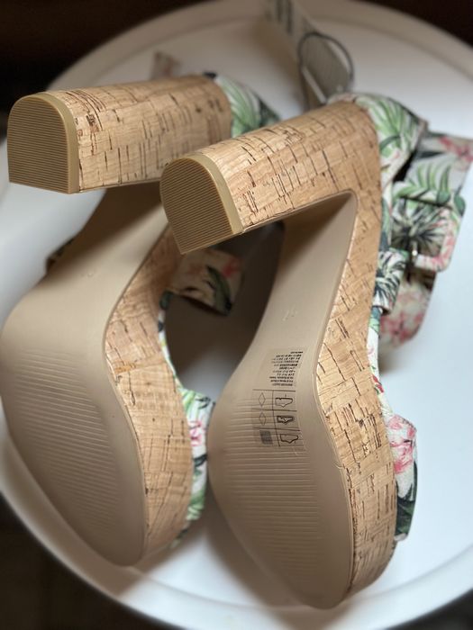 Sandale HM marimea 37 noi cu eticheta