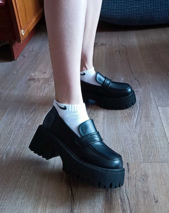 Продам туфли и лоферы