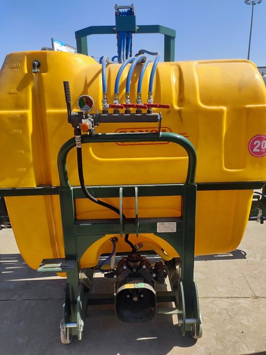 Опрыскиватель 1 т