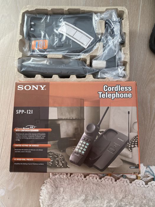 Telefon Fix Nou Pentru Colectionari, Actori Ocazie**