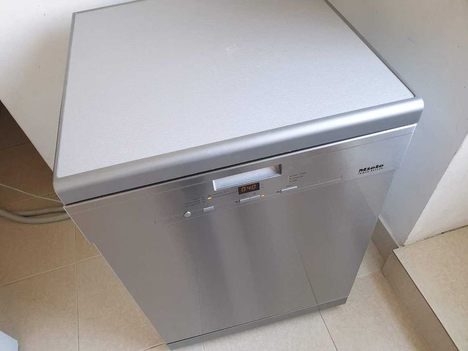 Инокс - Miele Съдомиялна - 14 Комплекта - Свободностояща - 60см