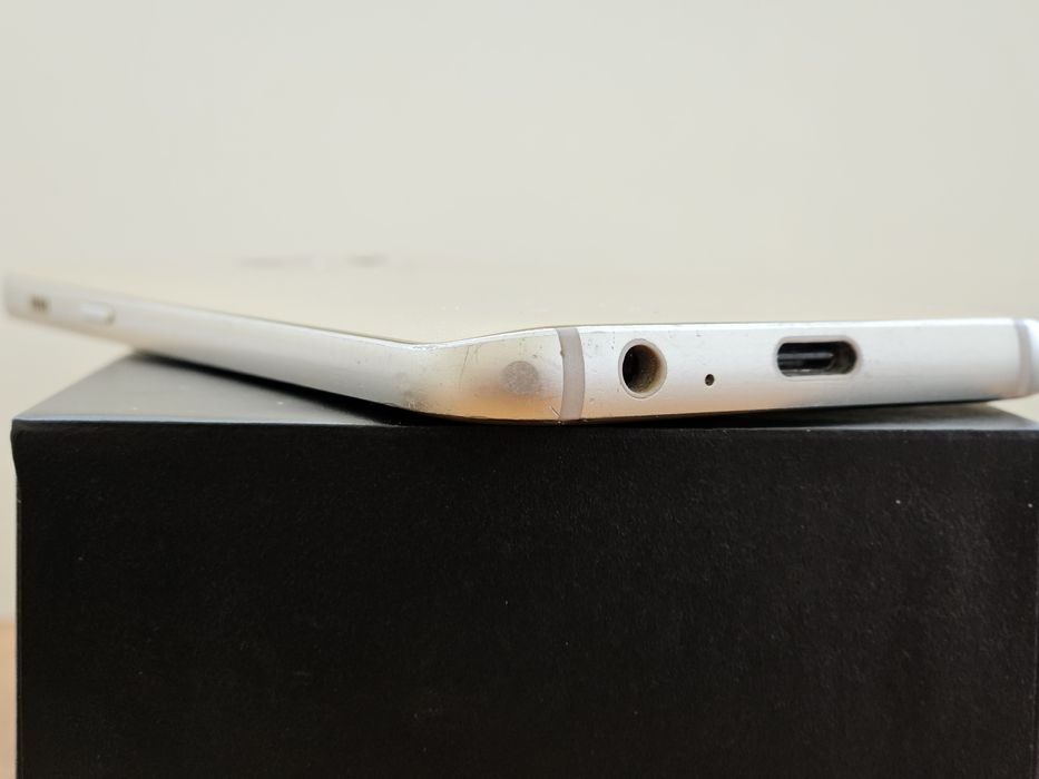 Samsung Galaxy A3 (2017) + аксесоари