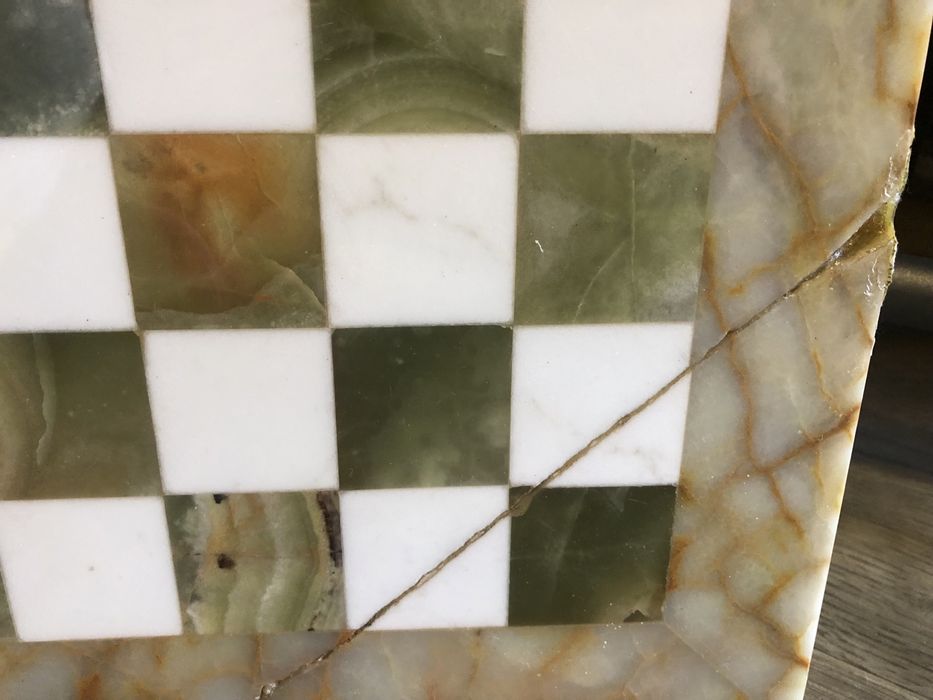 Шах от естествен камък