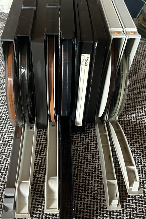 Vand benzi audio in carcase de plastic