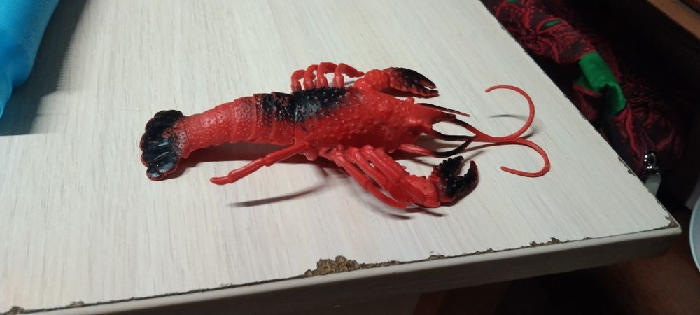 Продам игрушки и фишки