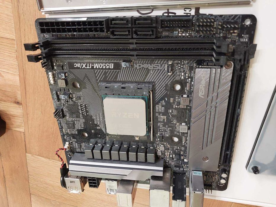AMD Ryzen 5 5500 + AsRock B550M-ITX/AC Wi-Fi