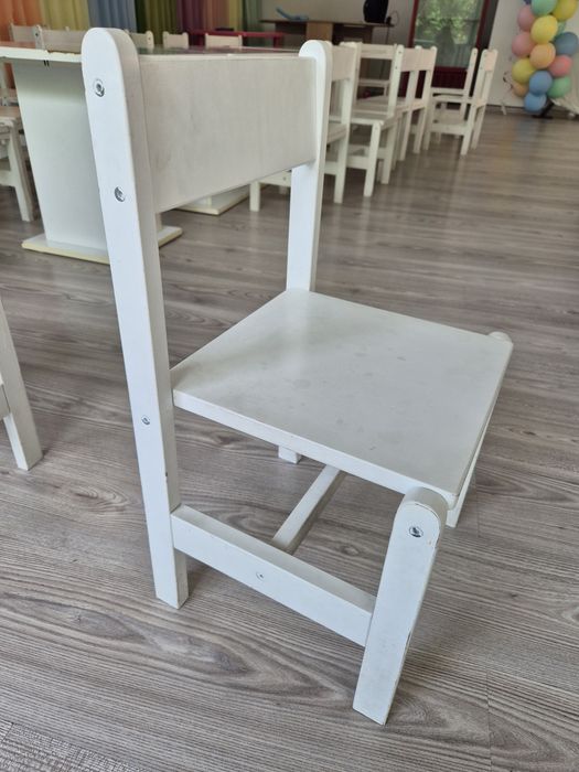 Mese si scaune din lemn pentru copii