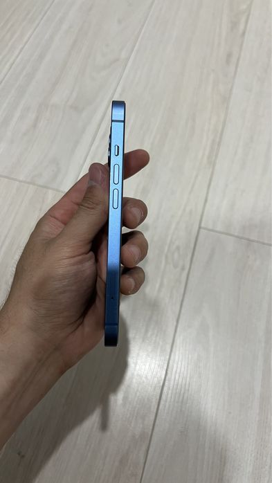 Продам Iphone 13
