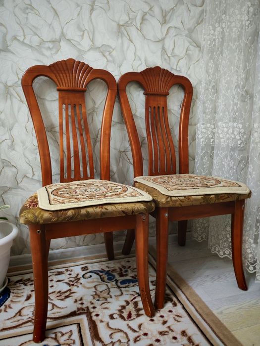 Стол и стулья б/у