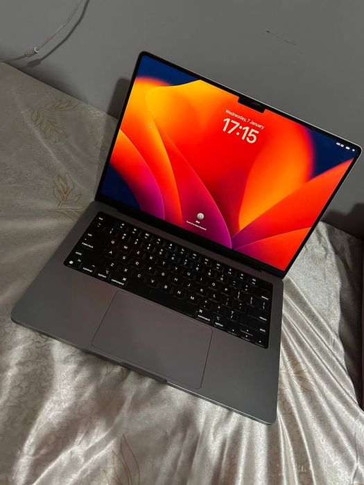 Macbook 14 M2 pro chip 16/512