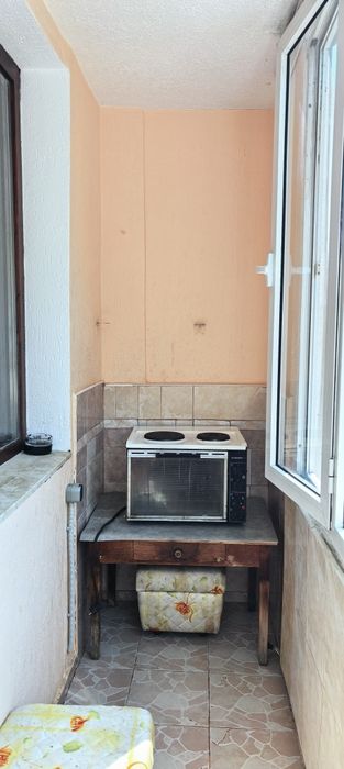 Апартамент под нам