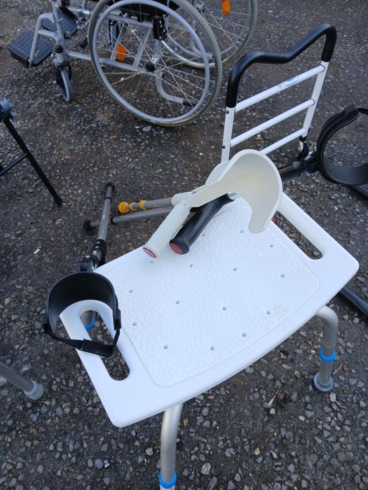 Инвалидна количка. Тоалетен стол  чисто нови