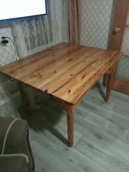 Стол из чистого дерева