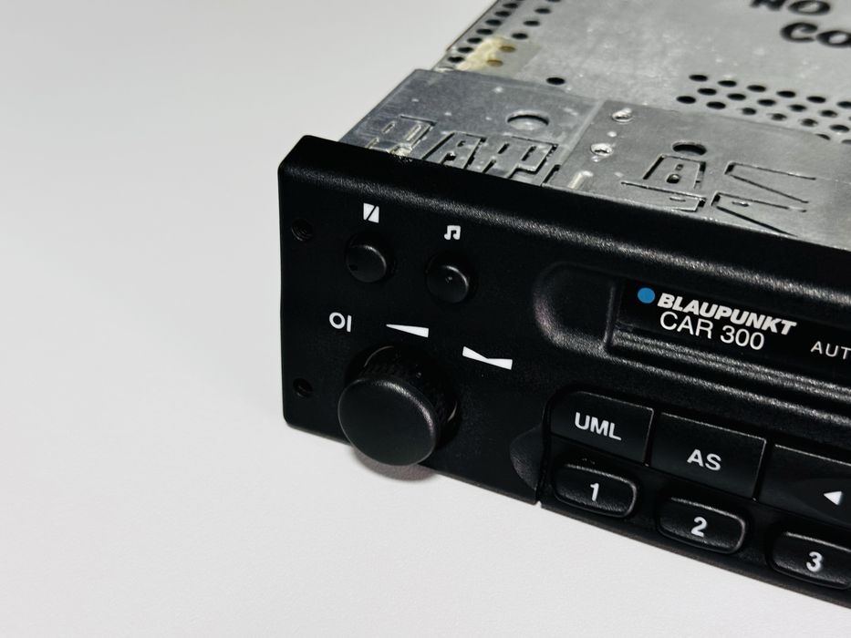 Radio-Casetofon auto cu casetă BLAUPUNKT car 300,FM/AM,impecabil