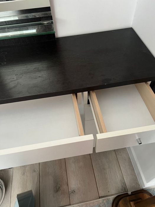 Трюмо с зеркалом