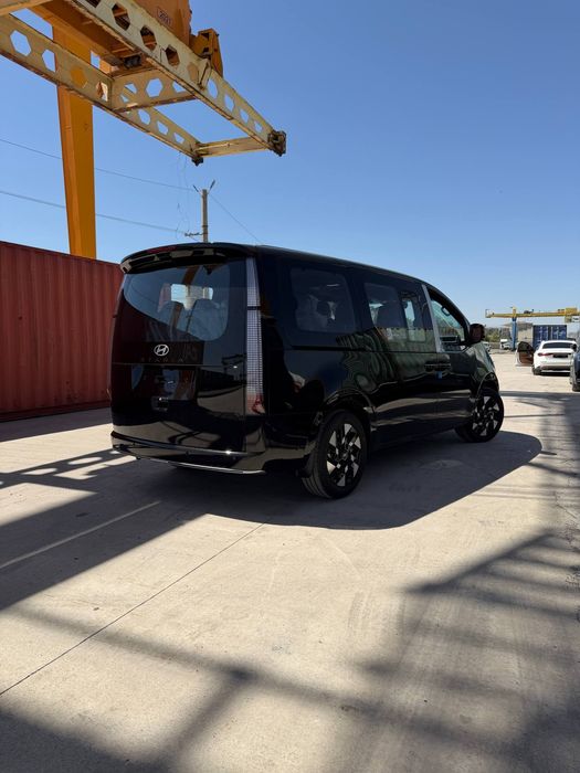 Hyundai Staria 1.6T Hybrid Lounge Inspiration