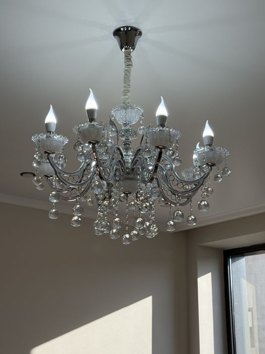 Продаю люстру почти новую