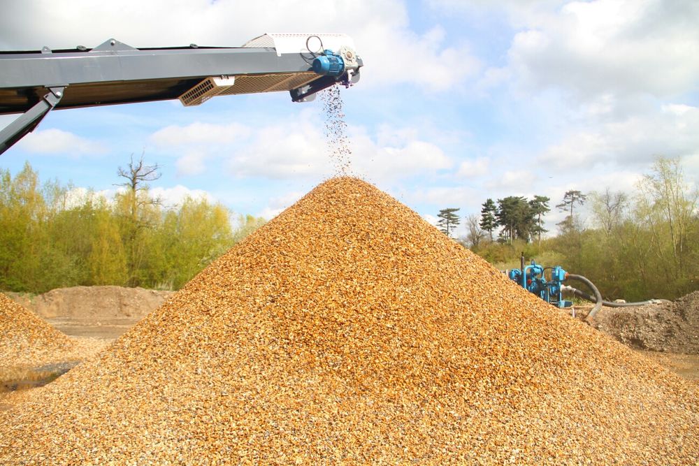 Nisip mărgăritar, piatra gri pământ gazon, sort pt beton constructii