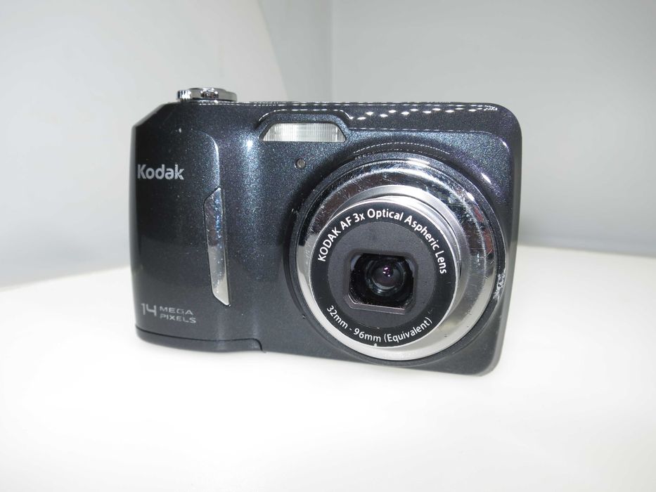 Kodak EasyShare C183 компактен цифров фотоапарат ретро дигитална камера 14 мегапиксела, работи отлично и прави снимки със страхотни Кодак цветове
