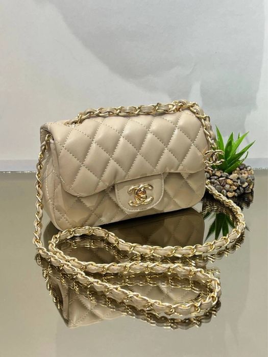 Кремава чанта CHANEL