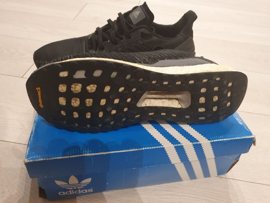 Adidas  Boost  second hand nr 46 originali in cutie