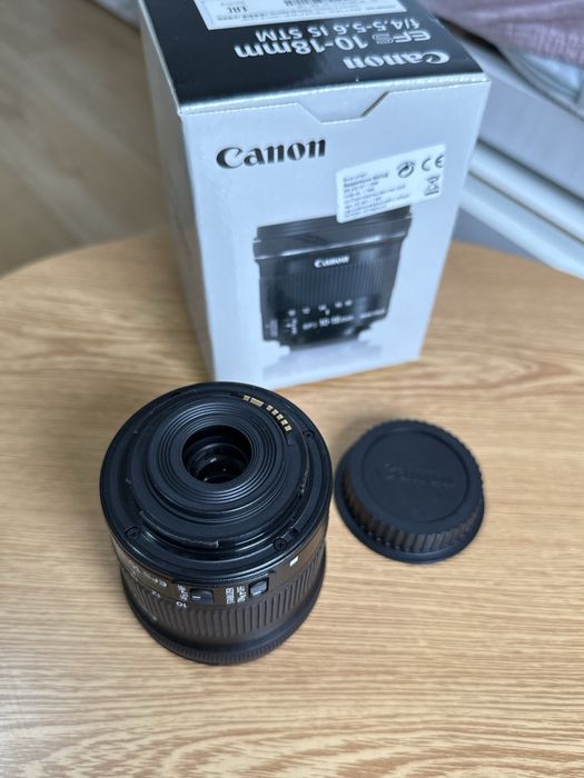 Обектив  Canon EF-S 10-18mm f / 4.5-5.6 IS STM