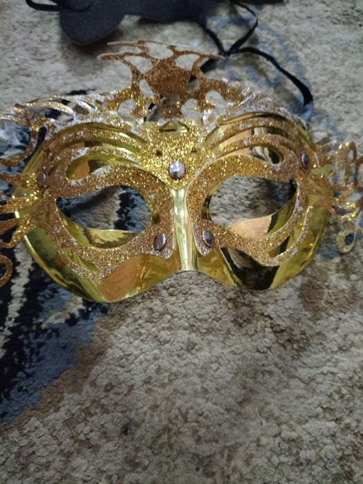 Продам новогодний маски.