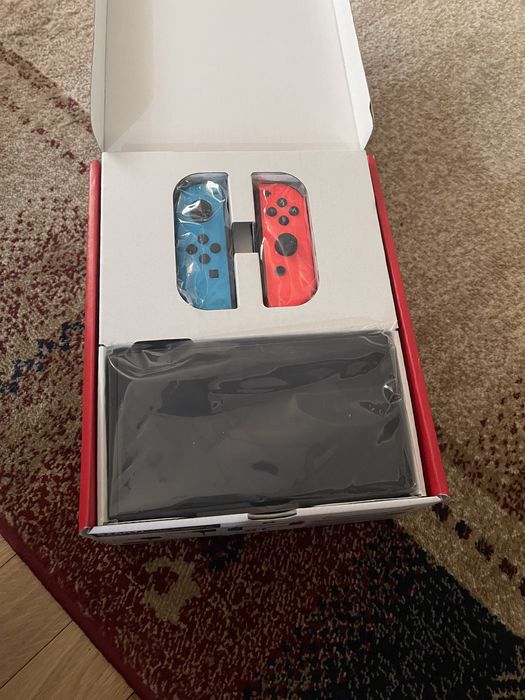 Nintendo Switch OLED + fifa 23, + husă, 64 GB plus un card de 128 Gb
