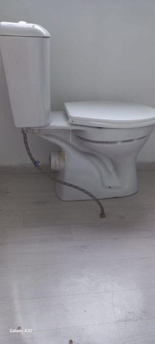 Унитаз в отличном состояний .